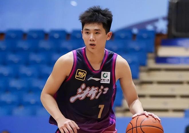 任正非全家“出逃”传闻火了，但真正该关心的是另一件事