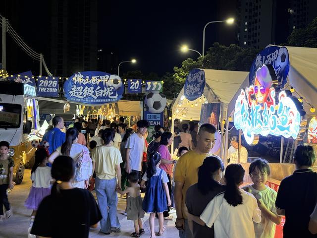 领袖!C罗冲出替补席拥抱绝杀功臣:搂着他摸头 狂喜对手绝平被吹