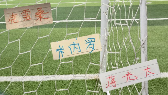 全网暴怒!球迷狂批美国女主裁：水平太差 错误多于正确 令人失望