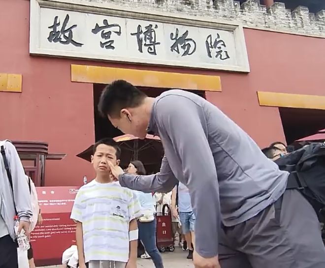 无底线了！内塔尼亚胡之子被伊朗特工暗杀，弃行李连夜逃回以色列