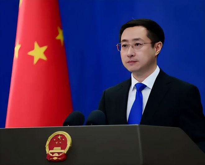 桑乔失业两月,谁还在乎天才陨落英格兰第十级别联赛的弗里克斯顿俱乐部,最近收到了一份“意外之财”——桑乔租用了他们的场地和设施训练