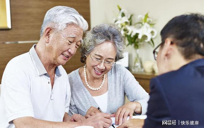“把儿子当外人整呢”，一根破烂眼镜腿，让人心疼高考男生处境