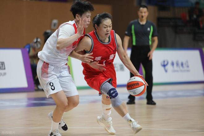 22岁前五天才被裁，全联盟抢疯了！惠特莫尔546万合同被骑士用延伸条款处理，湖人勇士掘金热火媒体同时摇人