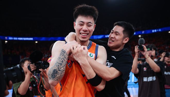 詹姆斯布朗轮休！绿军狂胜残阵76人 乔治首秀13分塔图姆23分