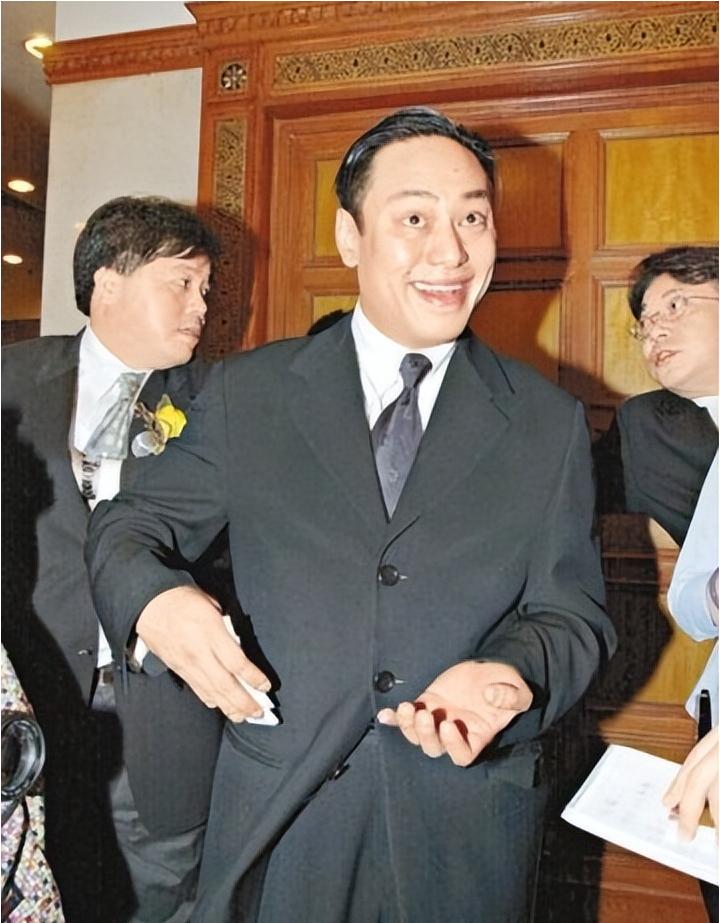 路虎揽胜电动SUV即将亮相 目标直指宝马iX3
