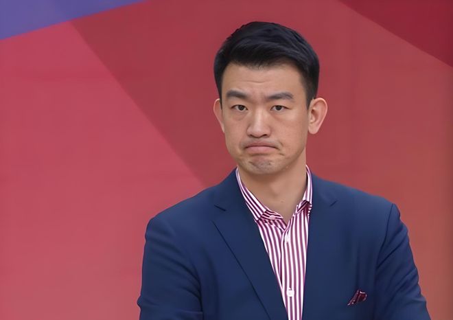 泰国官员登上“林肯”号航母​，合影中F35C简直锈成废铁