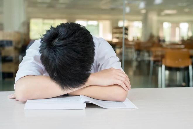 中国男篮:杨瀚森低迷贺希宁8中1,核心后卫21+7,奇兵13分