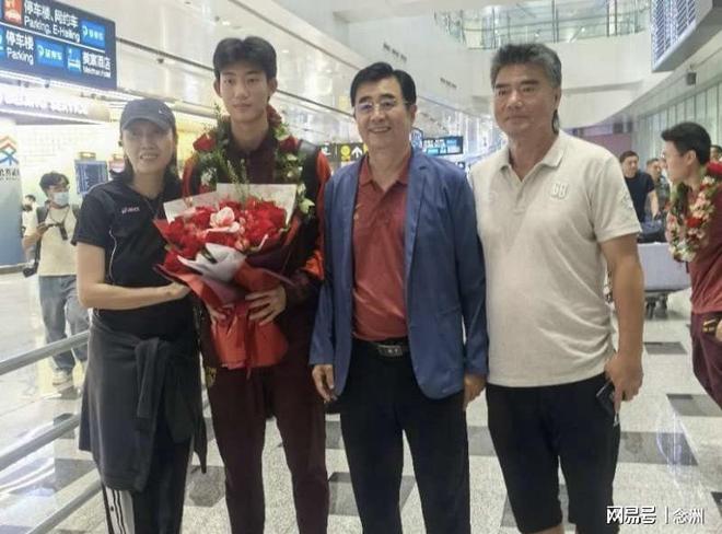 杜锋粤BA再现“20分算个屁”名场面!球迷:杜导这赛季吃了好多屁