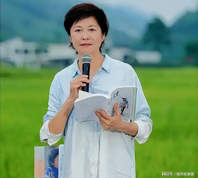 诺斯科娃首夺温网女单冠军