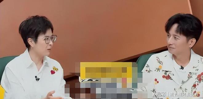 章子怡为角色增肥后年轻10岁!短发狼尾搭黑金礼服,顶级骨相真飒