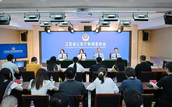 总冠军！马刺再遭逆转，文班历史第一，布伦森45分，唐斯6犯离场